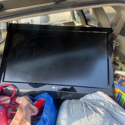 Moving Out Sale 32 Inch LG Tv (no Power Cord But Works) $50