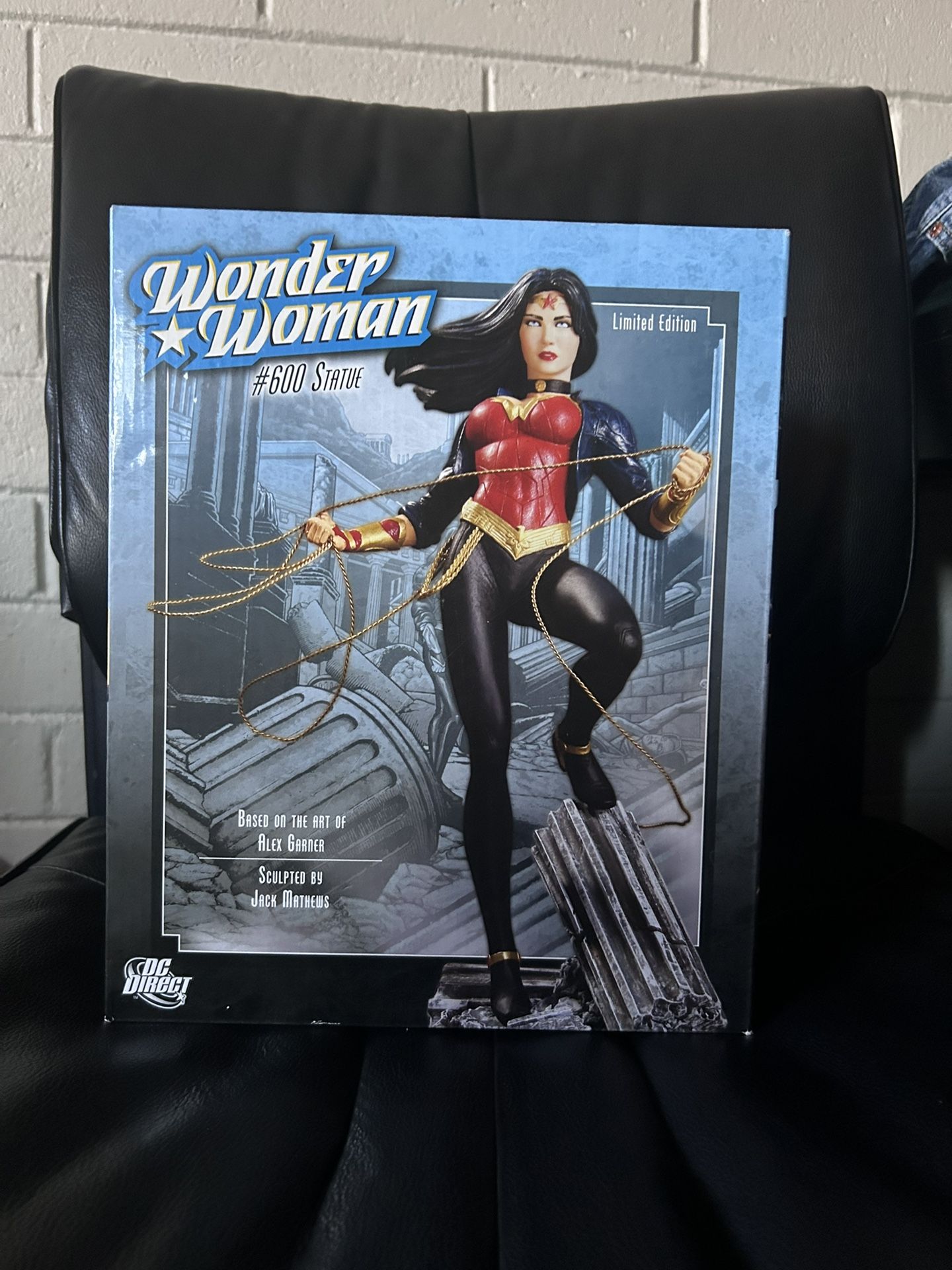 Wonder Woman #600 Statue