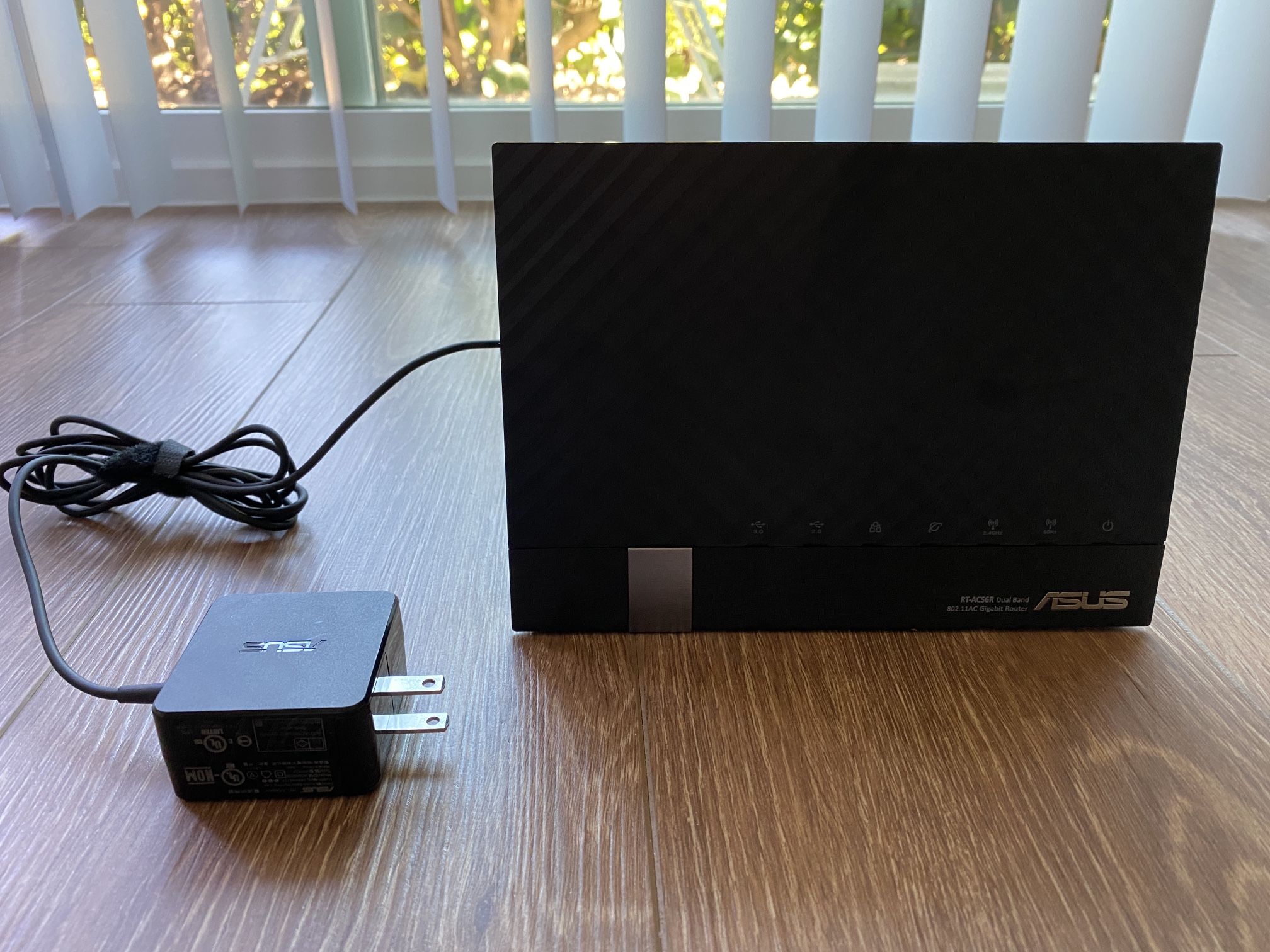 ASUS RT-AC56R 802.11ac Dual-Band Wireless-AC1200 Gigabit WiFi Network Router. 