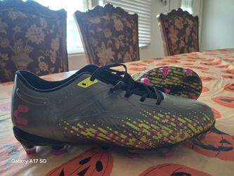 Soccer cleats us size 8.5