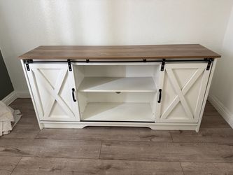 Farmhouse TV Stand with Sliding Barn Doors – 59”