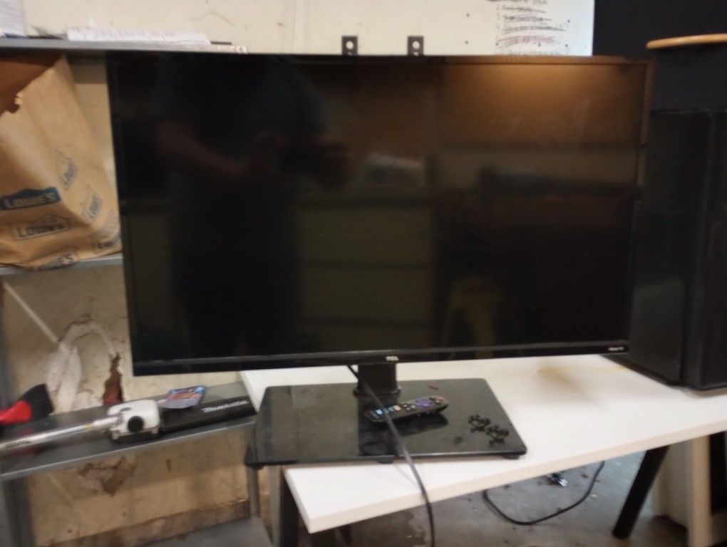 32' Tv  With  Swivel  Stand