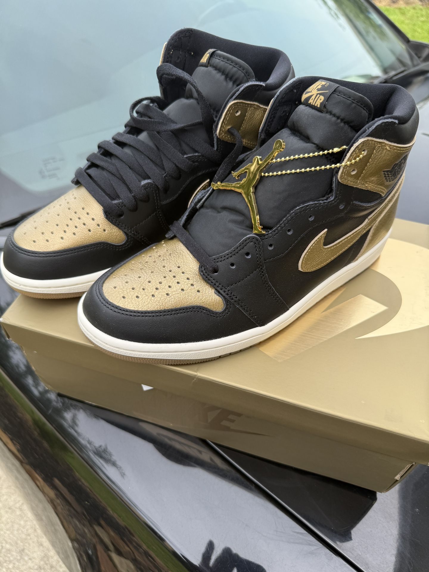 Jordan 1 Metallic Gold Size 10