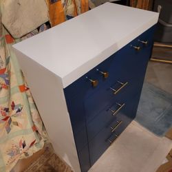 Dresser 5 drawer Chest of Drawers