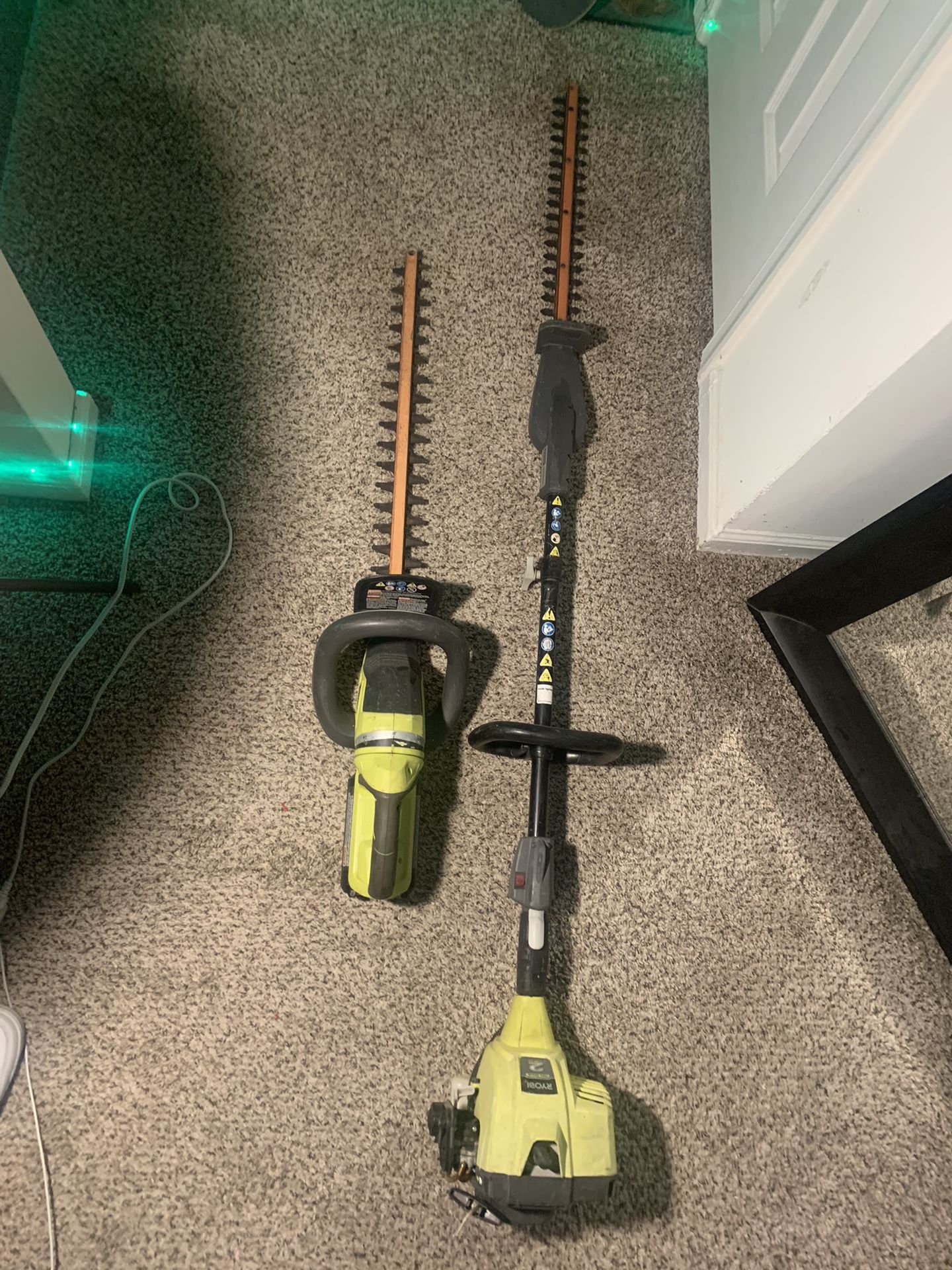 Ryobi Hedge Trimmers Battery Powered Handheld And Gas Powered Extension