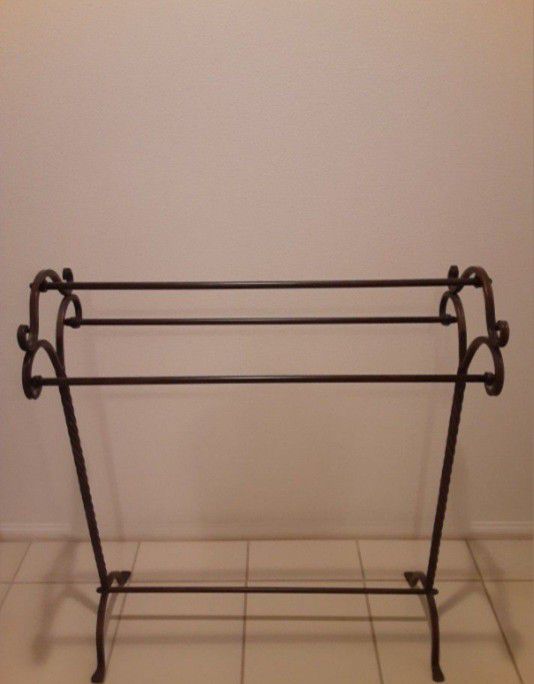 Decorative Spanish Style Scroll Antique Bronze Oil Rubbed Brown Iron Look Metal Quilt Rack Blanket Towel Holder 30" x 35" x 12.5"