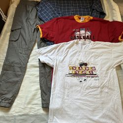 Men’s Size Large Mixed 4pc Clothing Lot Joggers Button Down Tees  To include:  Sonneti cargo joggers NWT Monaco button down l/s shirt  Gildan graphic 