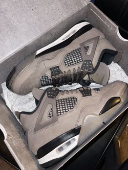Air Jordan 4 size 8