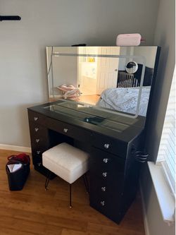 Vanity  mirror