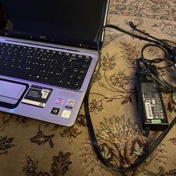 Laptop HP windows With charger And camera Works perfectly fine 75$