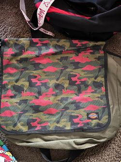 Dickies Camouflage Messenger Bag Green Red Adjustable Shoulder Strap Pockets