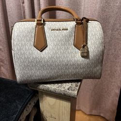 Micheal Kors Purse