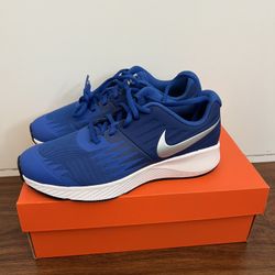 Nike Boy Sneaker Size 5 Brand New
