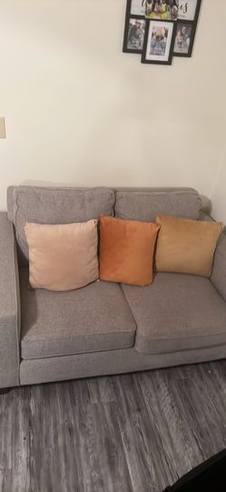 Livingroom set:$400