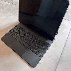 IPad Pro 12.9 M1 256 Go année 2021 + Apple Pencil + Magic
