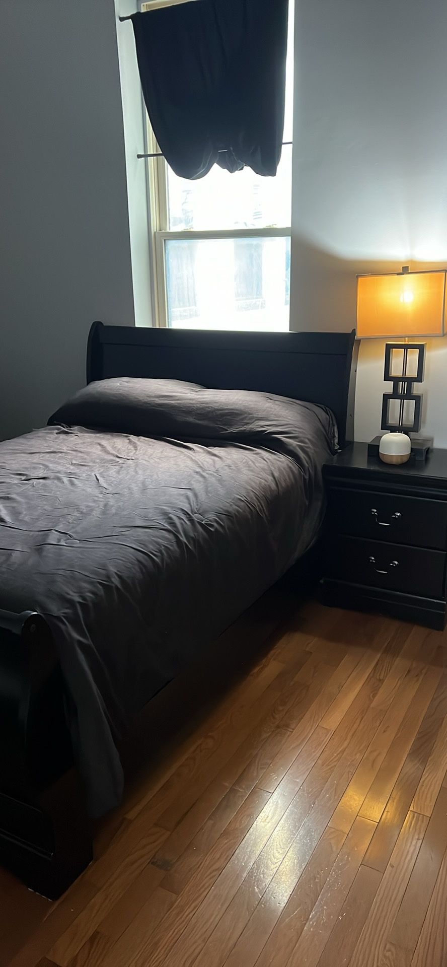 Black Full size bedroom Set (dresser, Bed, And Nightstand)
