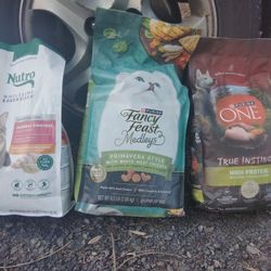 3 Dry Cat Food Bags