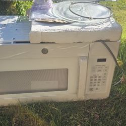  Never Used GE  over the range microwave large 