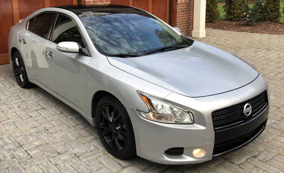 Photo 200Reach me only here Melowilson80gmail.com2009 Nissan Maxima with only 89k miles and automatic transmission.9 Nissan Maxima Gorgeous
