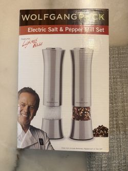 Electric salt and pepper set