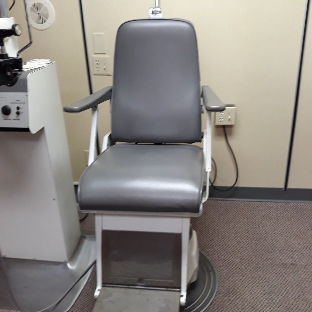 Optometric lane..old..chair works..hydraulic ..free..must take whole unit..needs to go today or tomorrow