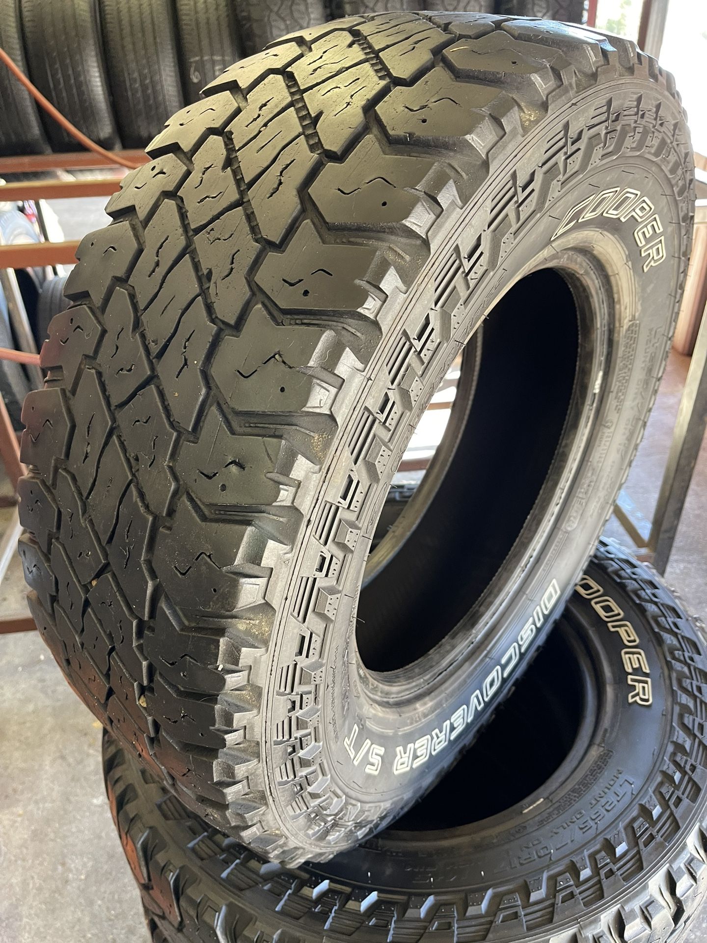17 INCH TIRES LT265/70R17 COOPER DISCOVERER S/T for Sale in Denison, TX