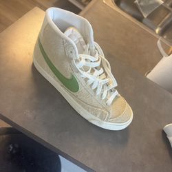 8.5 Nike