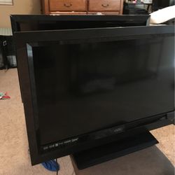2x Vizio 32” flat Screen TVs 