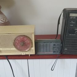 Antique Or Vintage Radios,Great For A Collector.