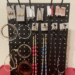 Assorted jewelry
