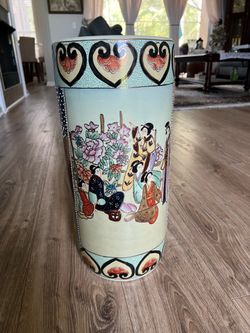 Ceramic Umbrella stand no cracks or chips excellent condition