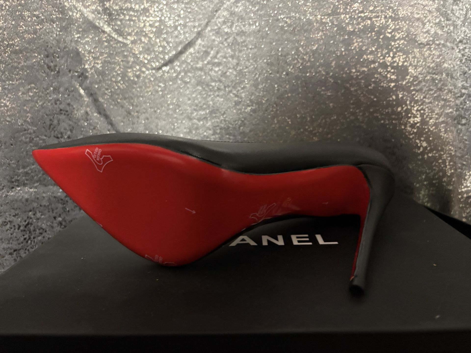 Christian Louboutin So Kate pump