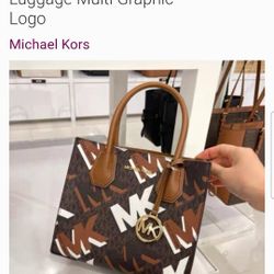 Michael Kors Medium Messenger Bag