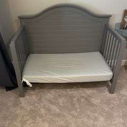 2 In 1 Baby Crib And Infant Bed