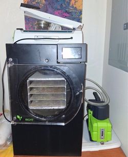 Harvest Right FREEZE DRYER 4 Tray Like New