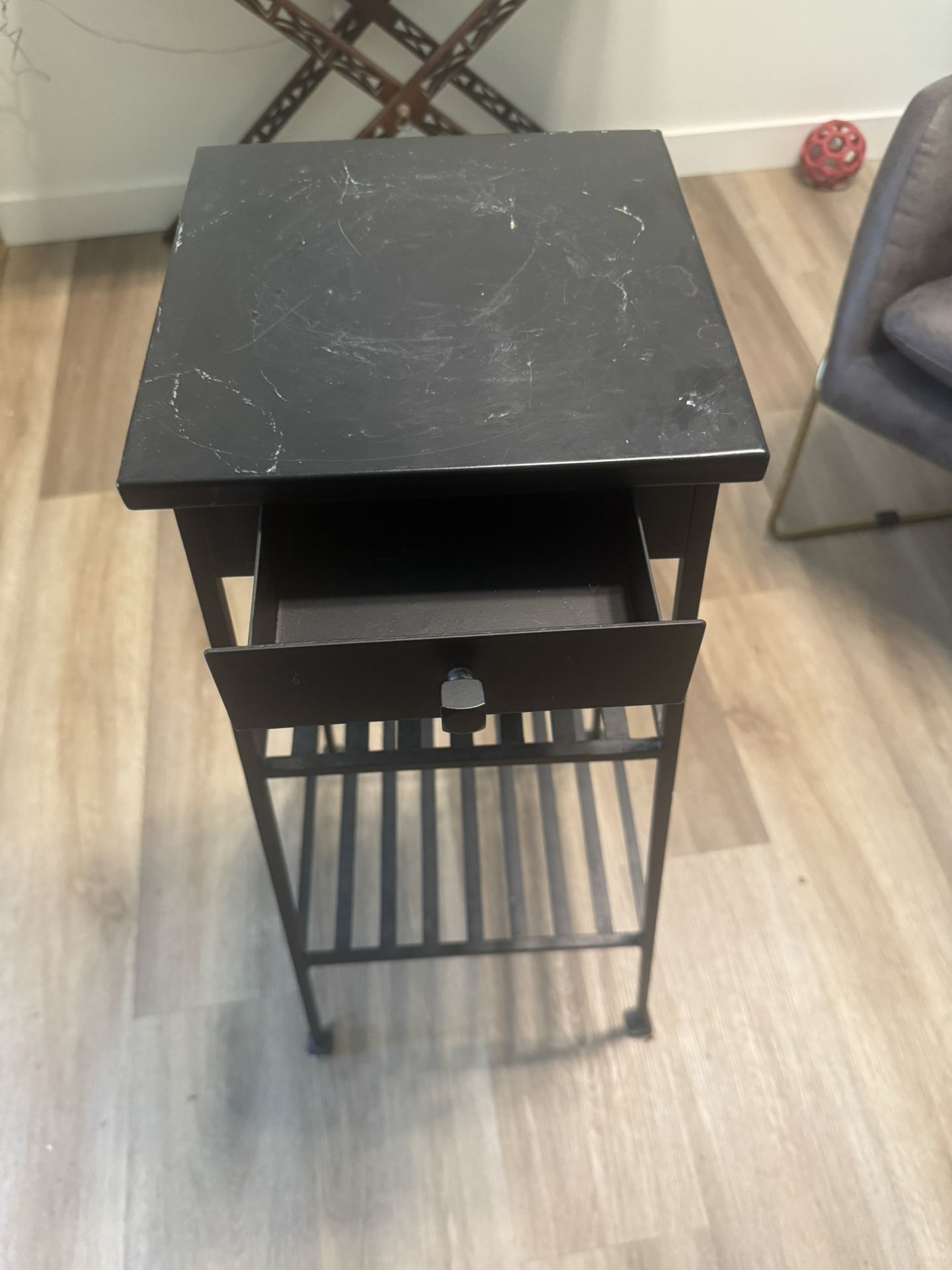 Pottery Barn Plant/Phone stand sellette table