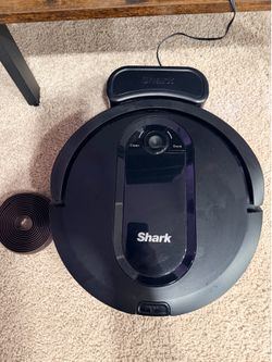 Shark Ion Self Vacuuming Robot