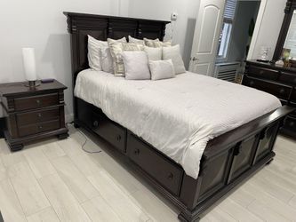Mahogany Queen Size Bedroom Set