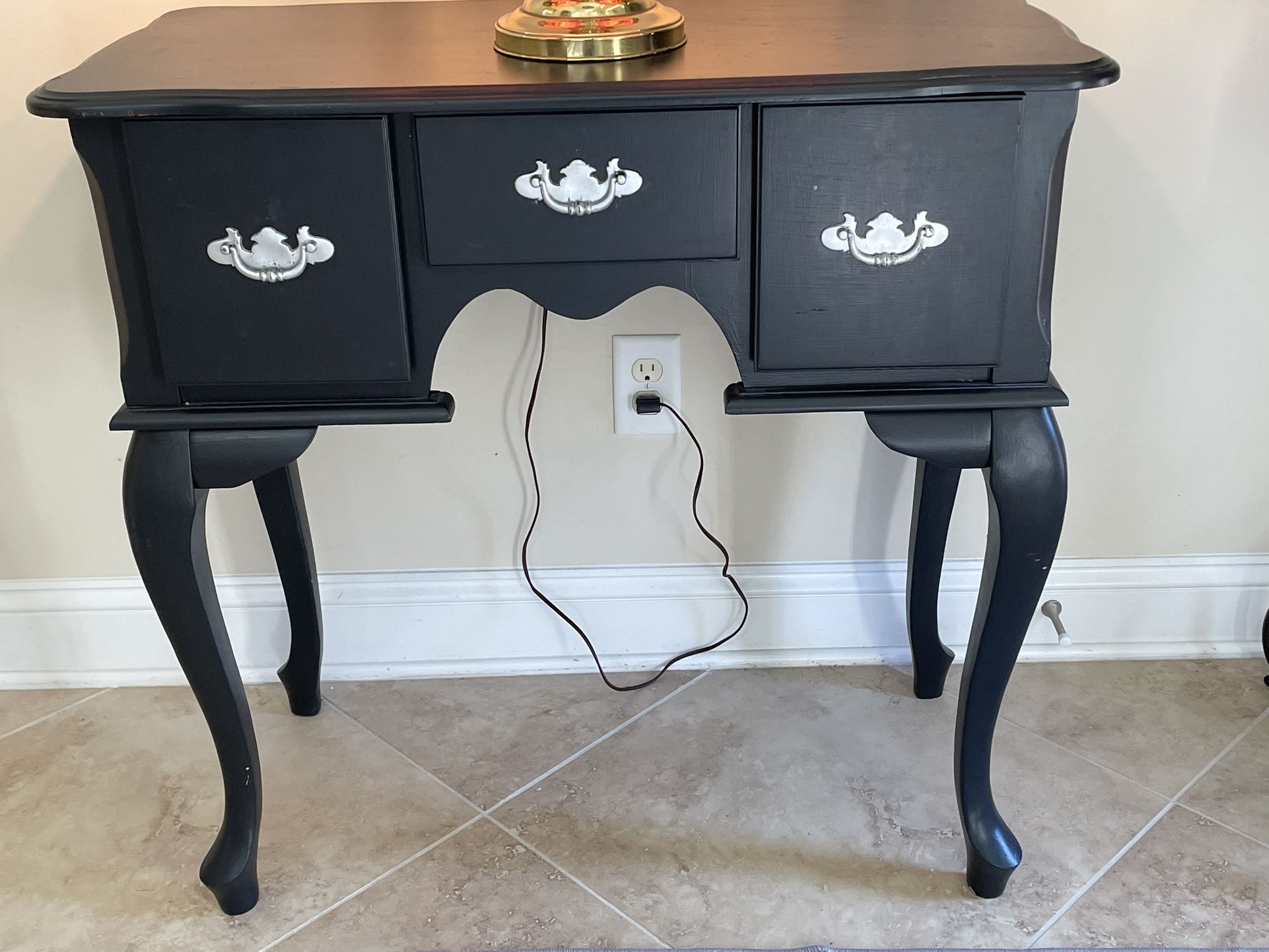 Pretty Entry Console Table.🦋
