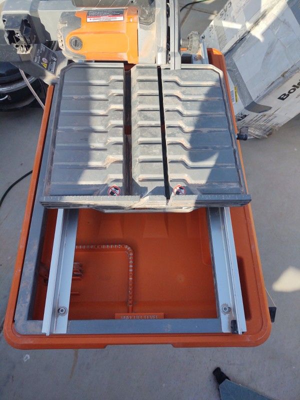 RIGID 9 Amp Corded 7 in. Wet Tile Saw with Stand