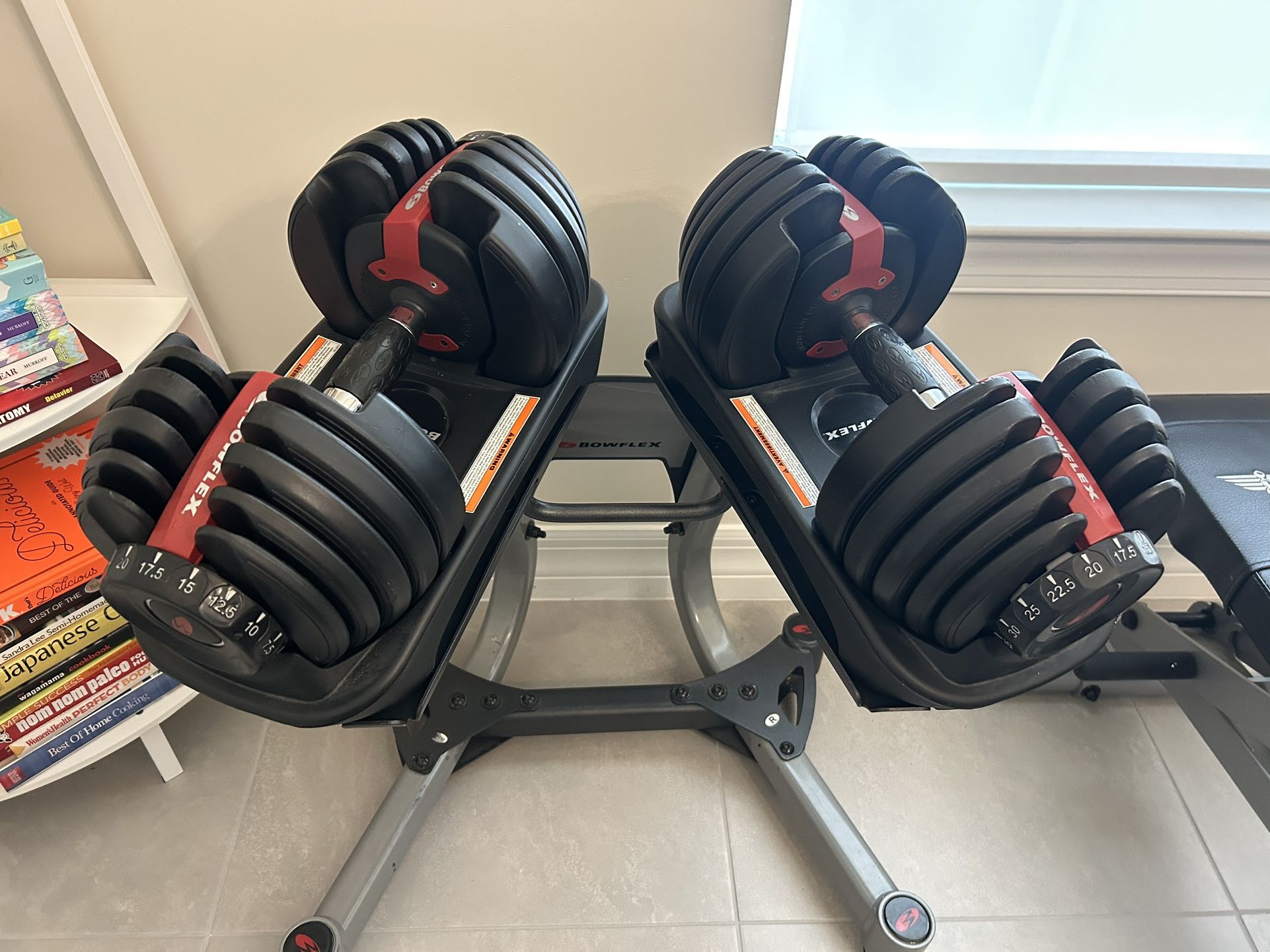 Used: Pair of Bowflex SelectTech 552 Adjustable Dumbbells (with stand)