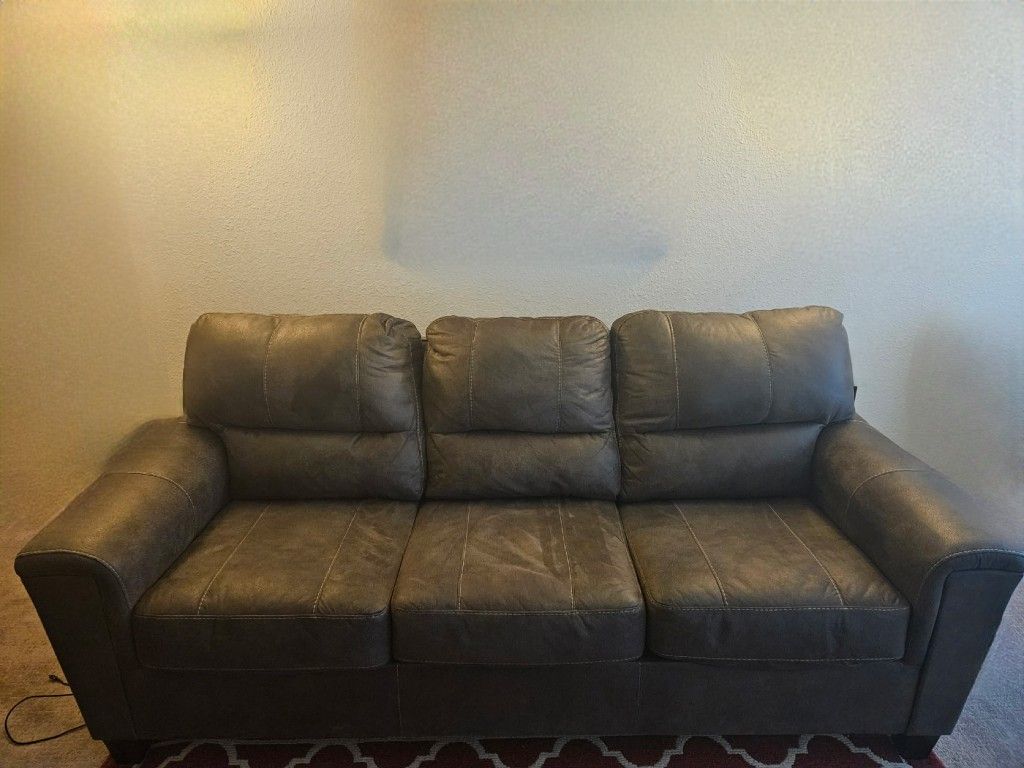 Couch, barely used 