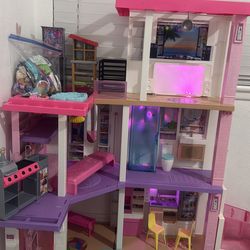 Casita de barbie con accesorios