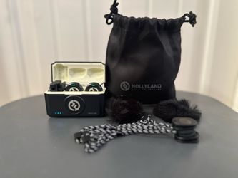 Hollyland Lark M2 Wireless Mic Kit - 2 Mics, Charging Case, Deadcats - Like New!