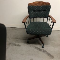 Rolling chair good condition