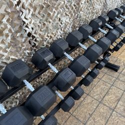 🏋️‍♂️ Set of Rubber Hex Dumbbells (3–100 lb) + Two 2-Tier Racks – Commercial Grade!