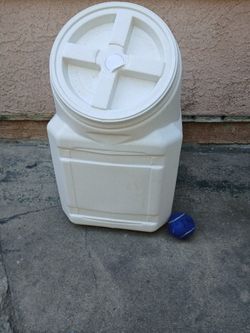 Pet Food Container 