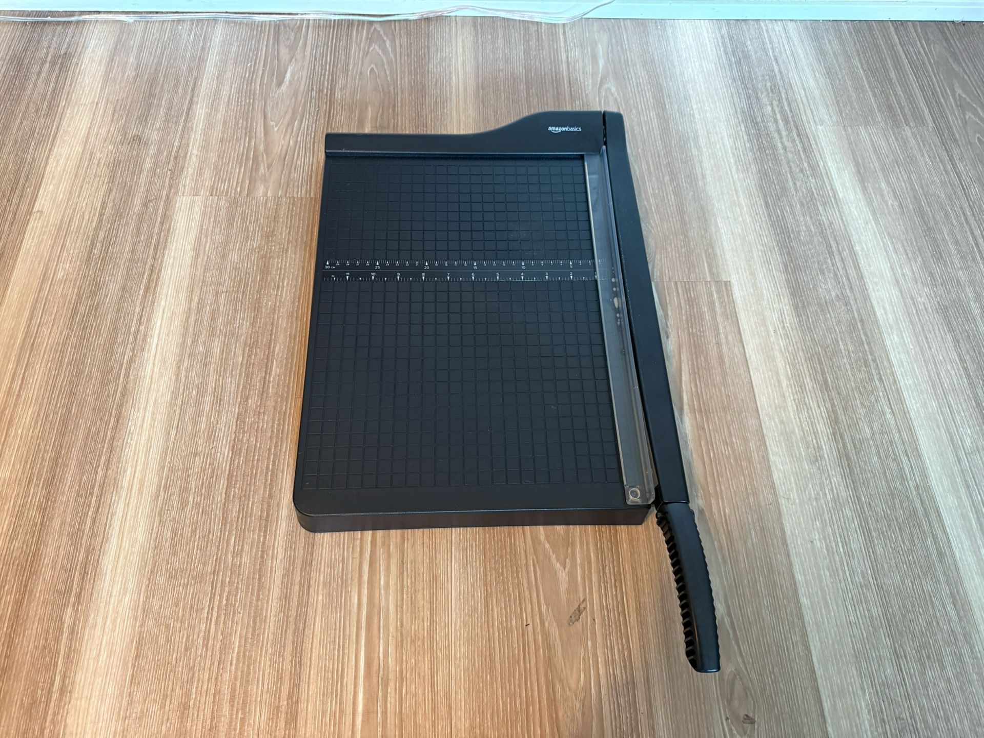 AmazonBasics Heavy-Duty Paper Cutter – Great Condition