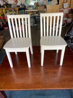 Pottery Barn Kid Craft Table and Chairs