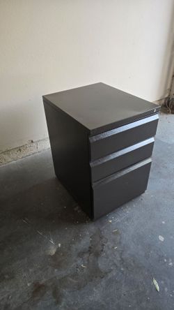 Metal cabinet
